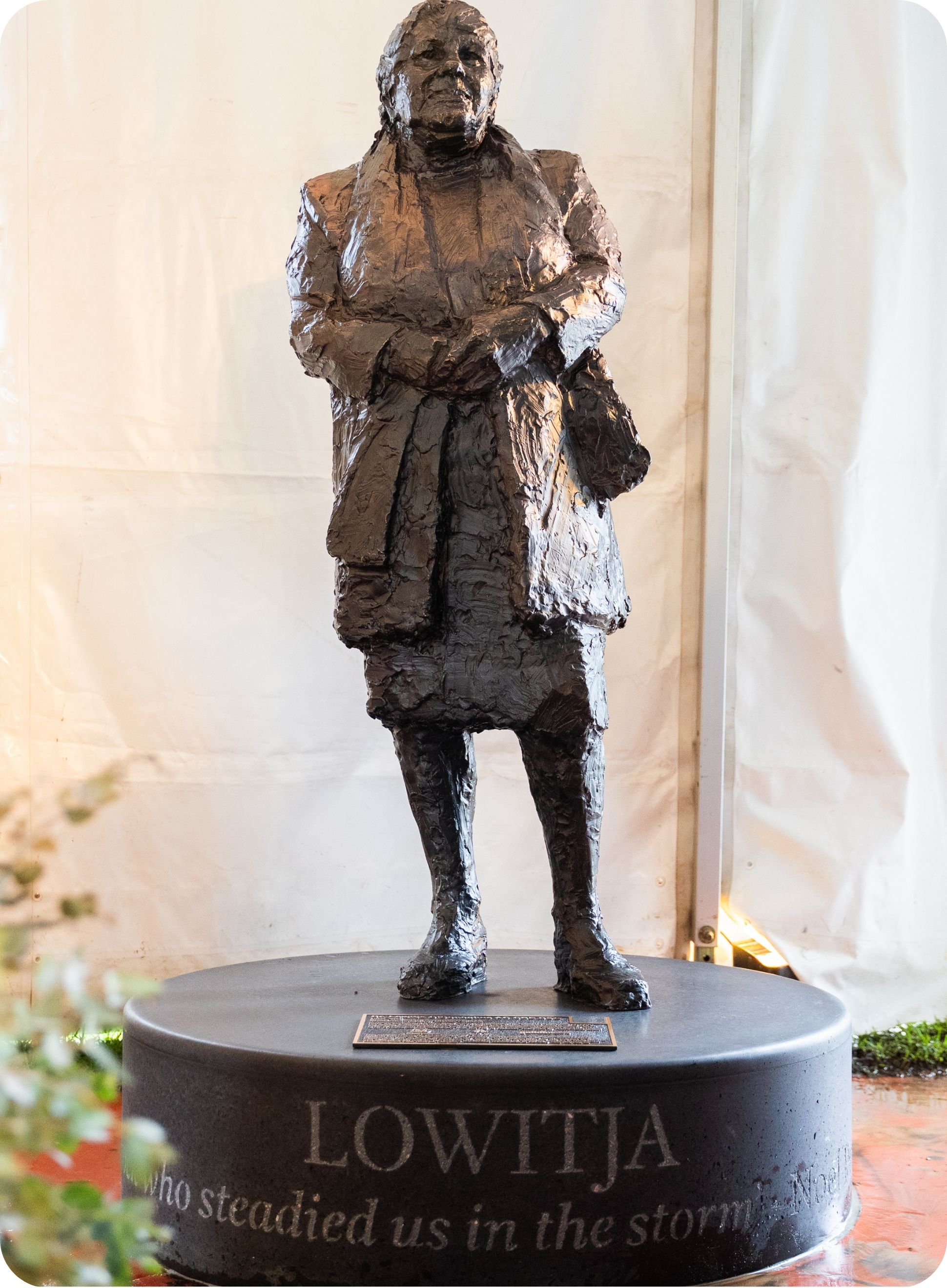 statue