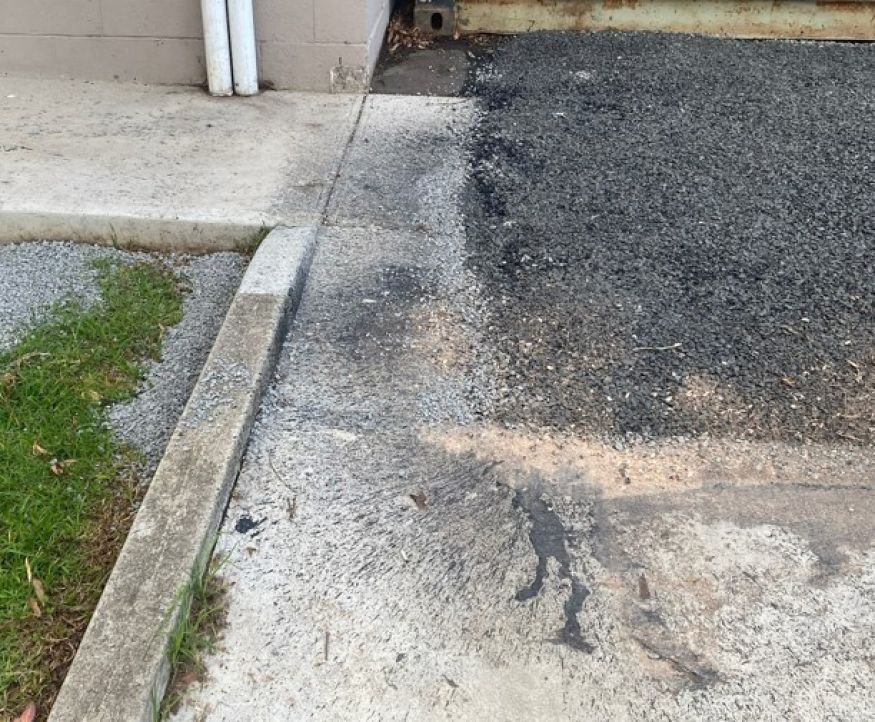 Image of very poorly applied bitumen.
